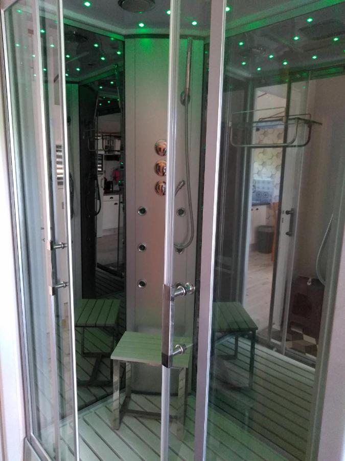 Le Haut Village Chambre D'Hotes Mobi-Loft Cosy Sauna ,Douche ,Chromotherapie Arrest Exterior photo